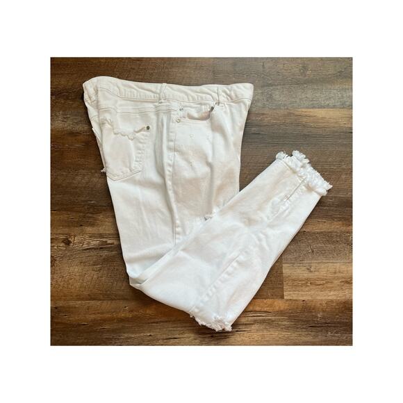Est 1946 Denim white distressed  hi-rise jeans 12 NWOT - Picture 1 of 9